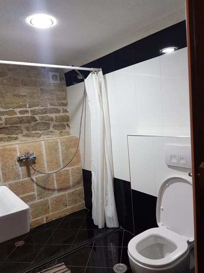 Konaku Guest House Gjirokastër المظهر الخارجي الصورة